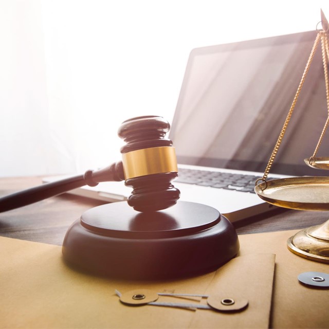 Expertos en derecho civil